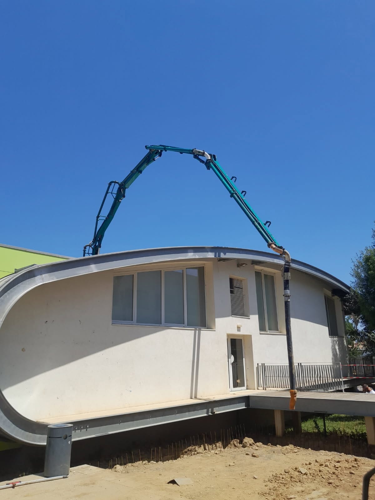 Construction de murs de soutènement au collège de Millas (66).