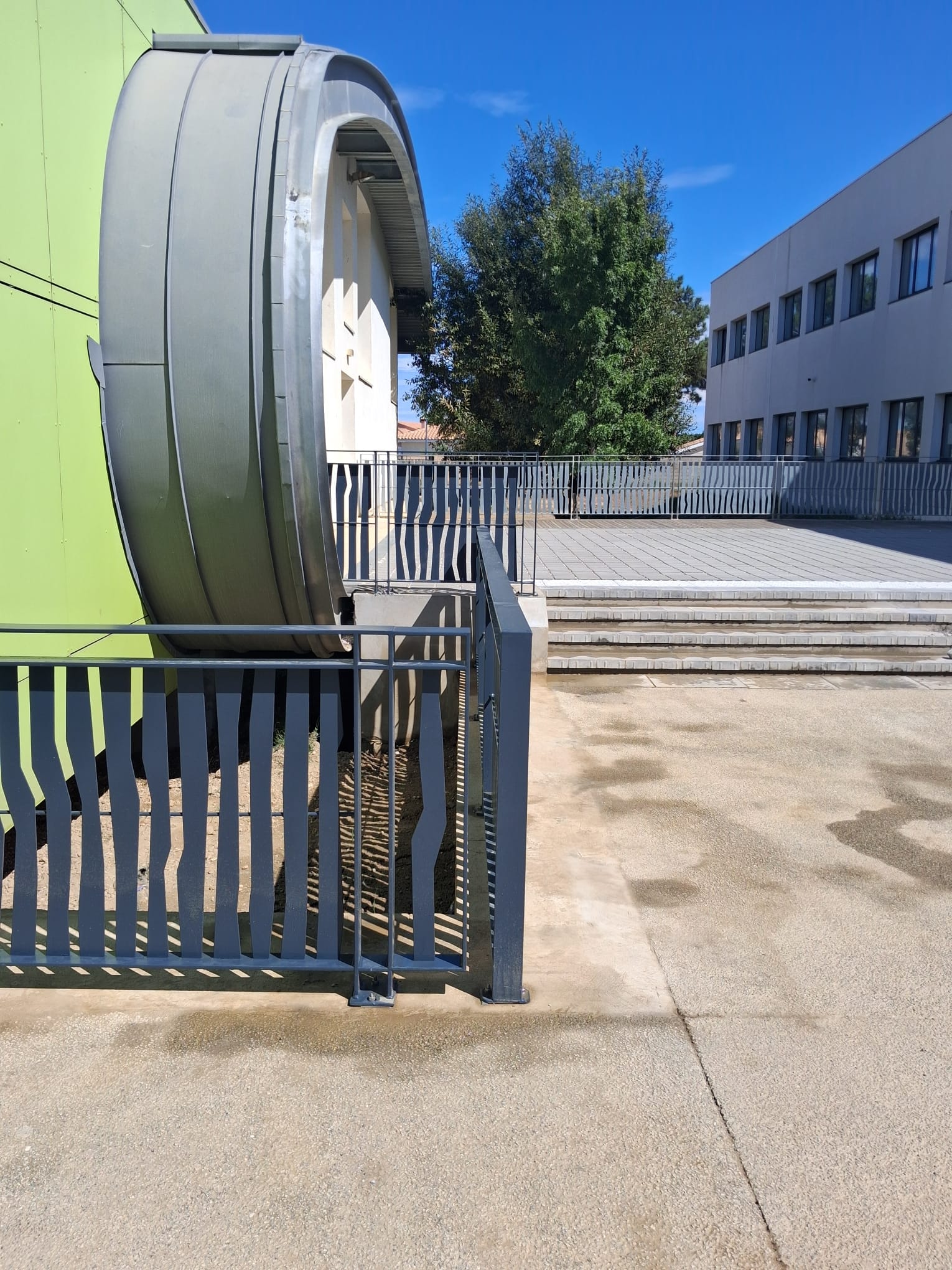 Construction de murs de soutènement au collège de Millas (66).