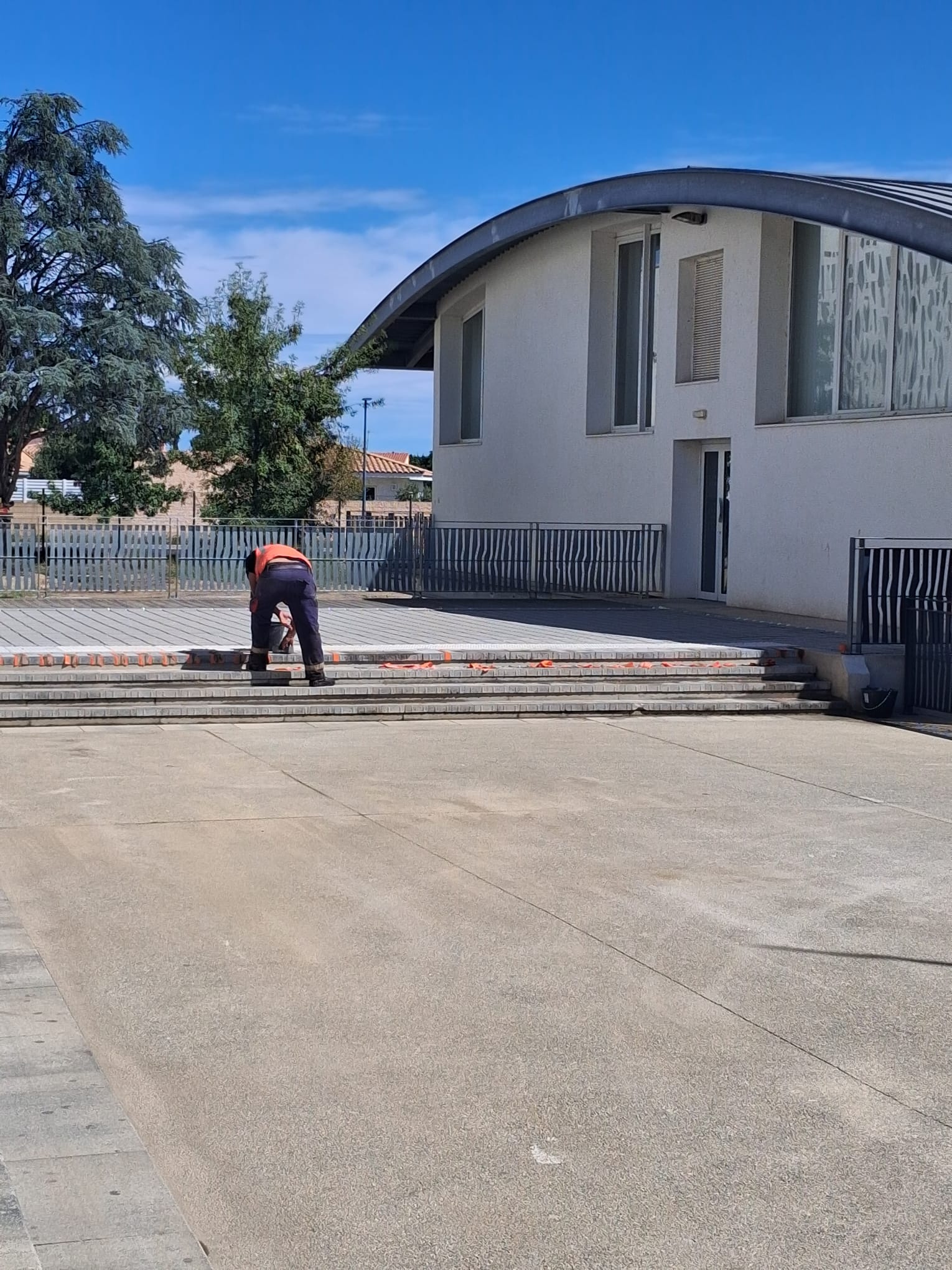 Construction de murs de soutènement au collège de Millas (66).