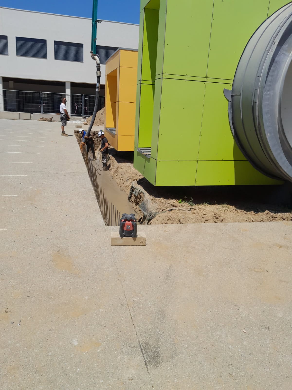 Construction de murs de soutènement au collège de Millas (66).