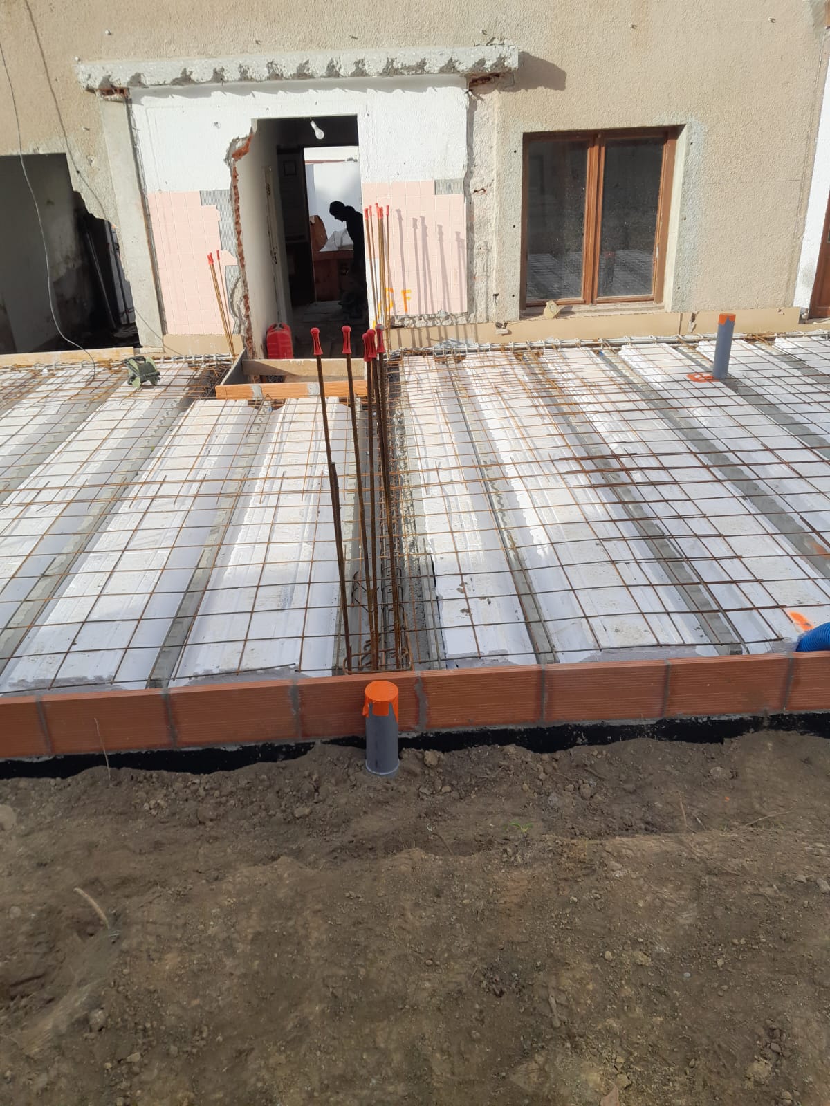 Extension d'une maison en milieu contraint dans une cour intérieure à Perpignan