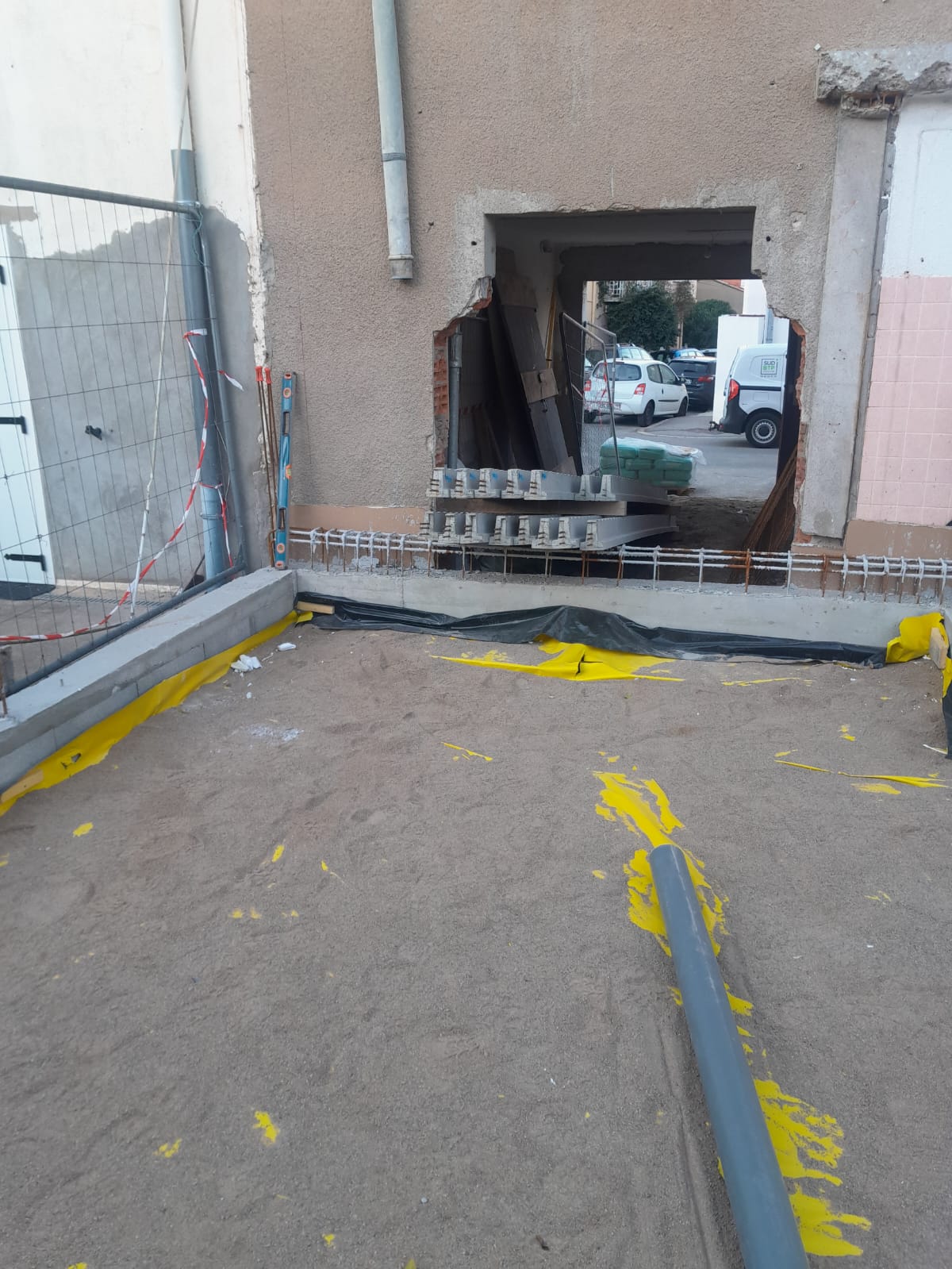 Extension d'une maison en milieu contraint dans une cour intérieure à Perpignan