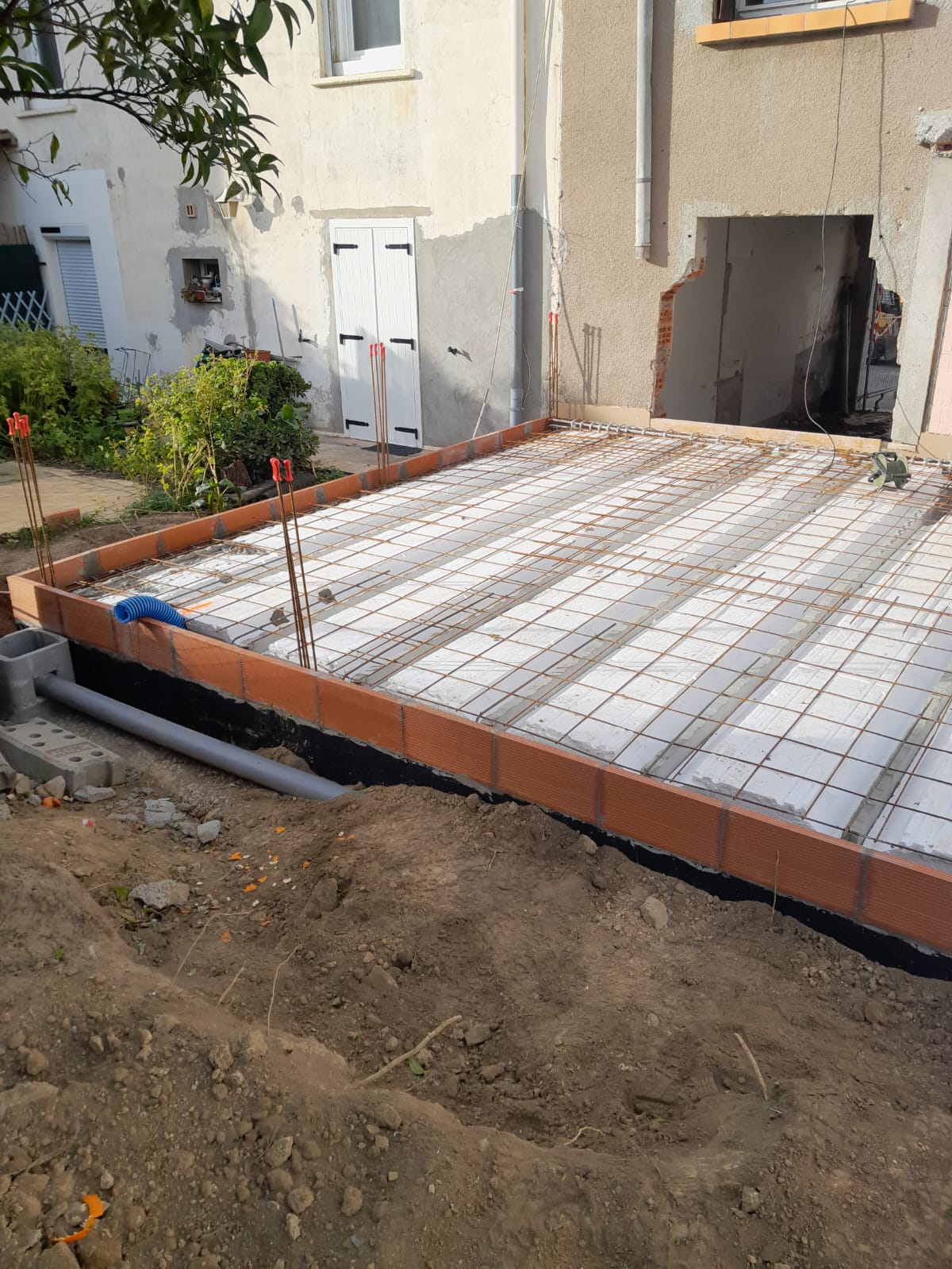 Extension d'une maison en milieu contraint dans une cour intérieure à Perpignan