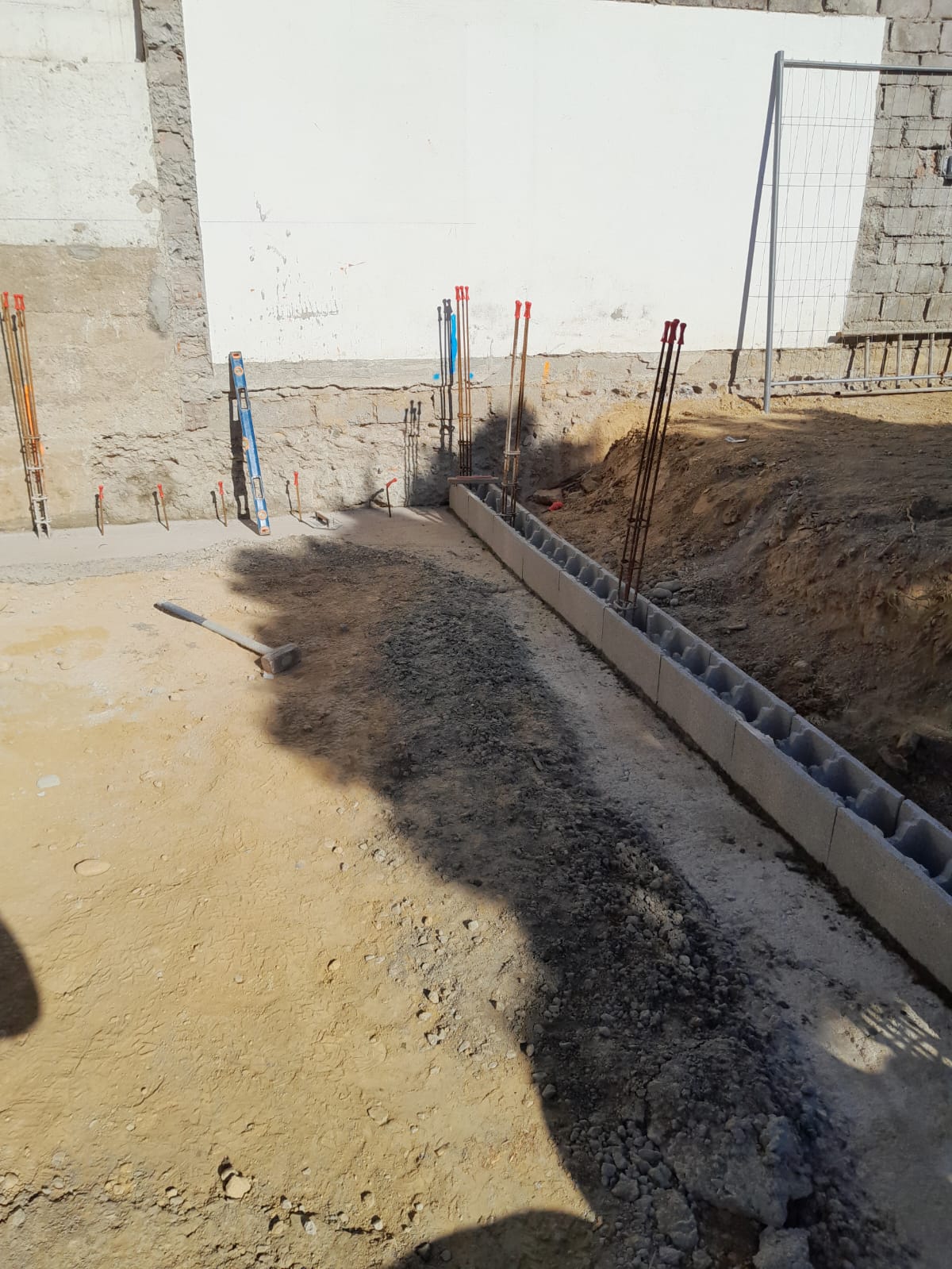 Extension d'une maison en milieu contraint dans une cour intérieure à Perpignan