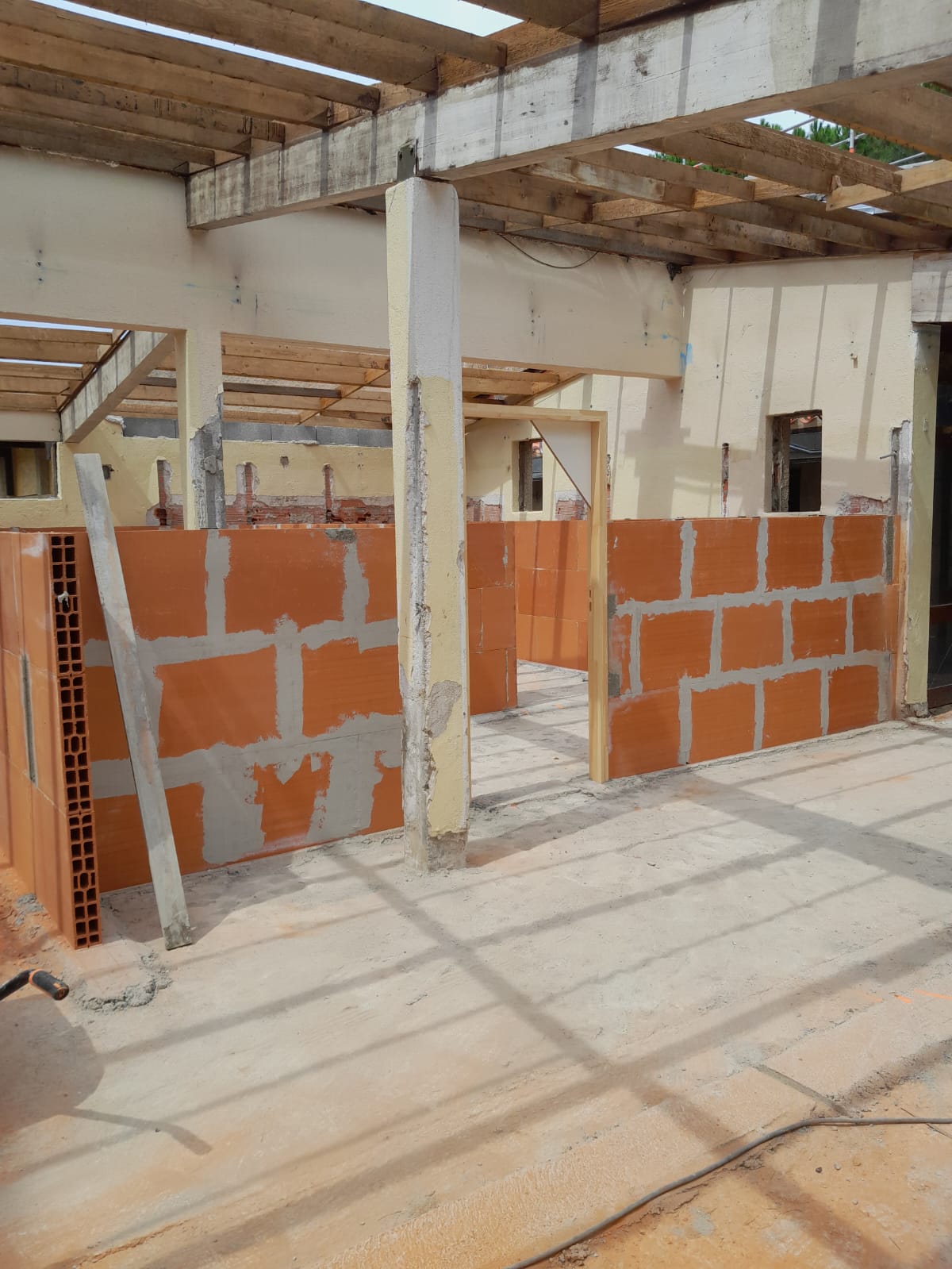 Pose de carreau de briques à Elne