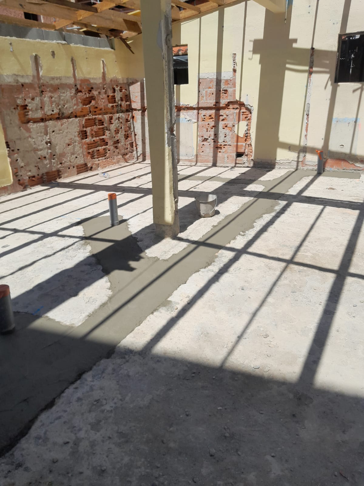 Pose de carreau de briques à Elne