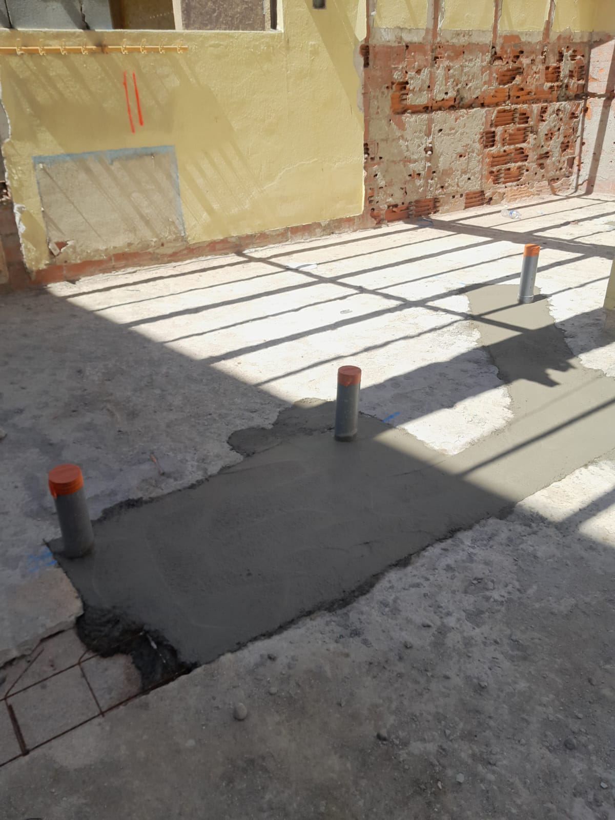 Pose de carreau de briques à Elne