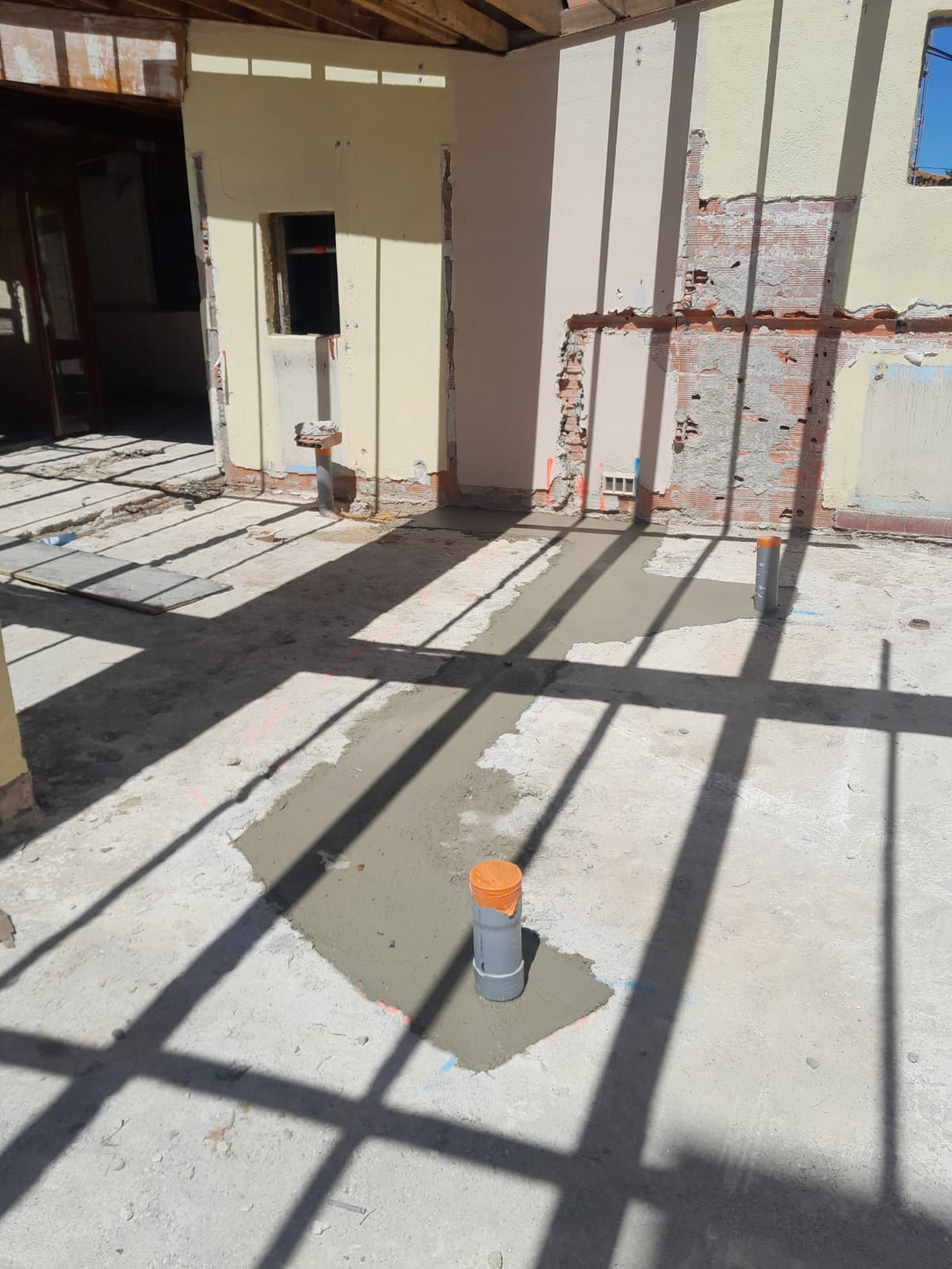 Pose de carreau de briques à Elne