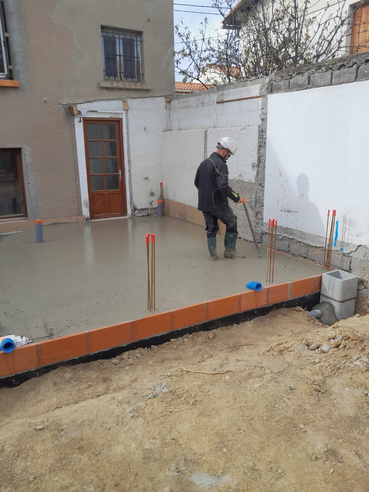 Extension d'une maison en milieu contraint dans une cour intérieure à Perpignan