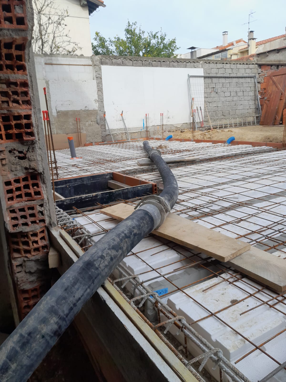 Extension d'une maison en milieu contraint dans une cour intérieure à Perpignan