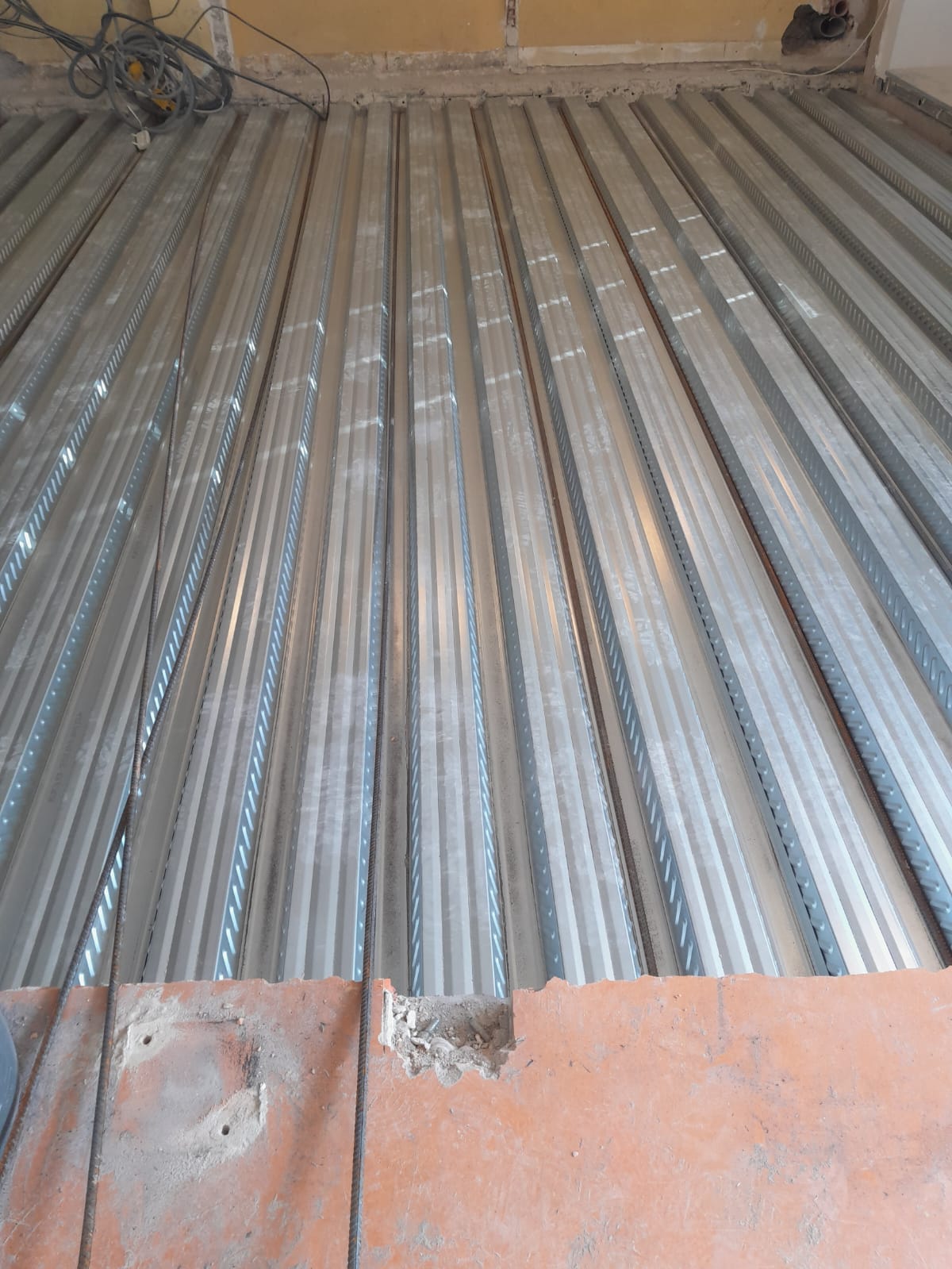 Création d’un plancher intérieur en structure métallique de type bac collaborant et béton armé à l’office de tourisme de Narbonne