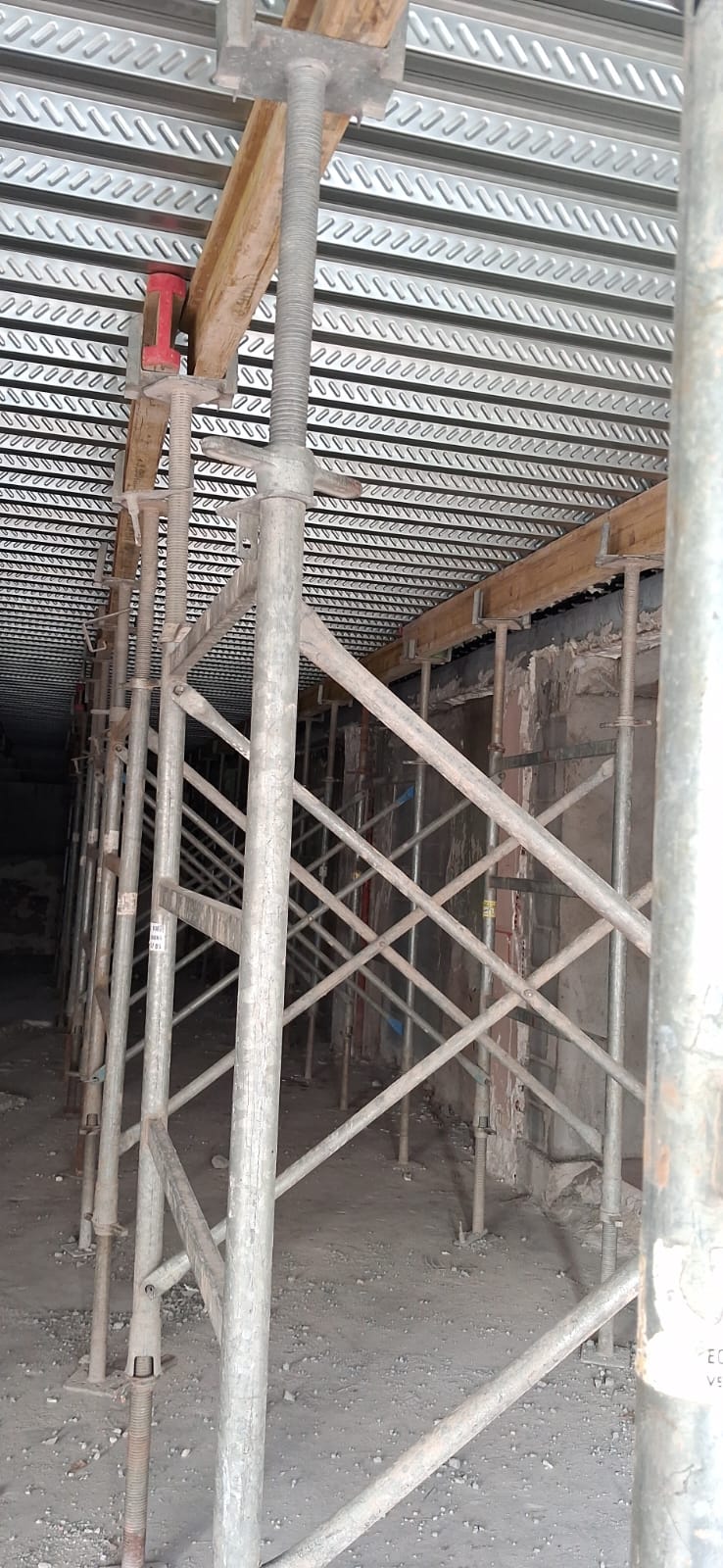 Création d’un plancher intérieur en structure métallique de type bac collaborant et béton armé à l’office de tourisme de Narbonne