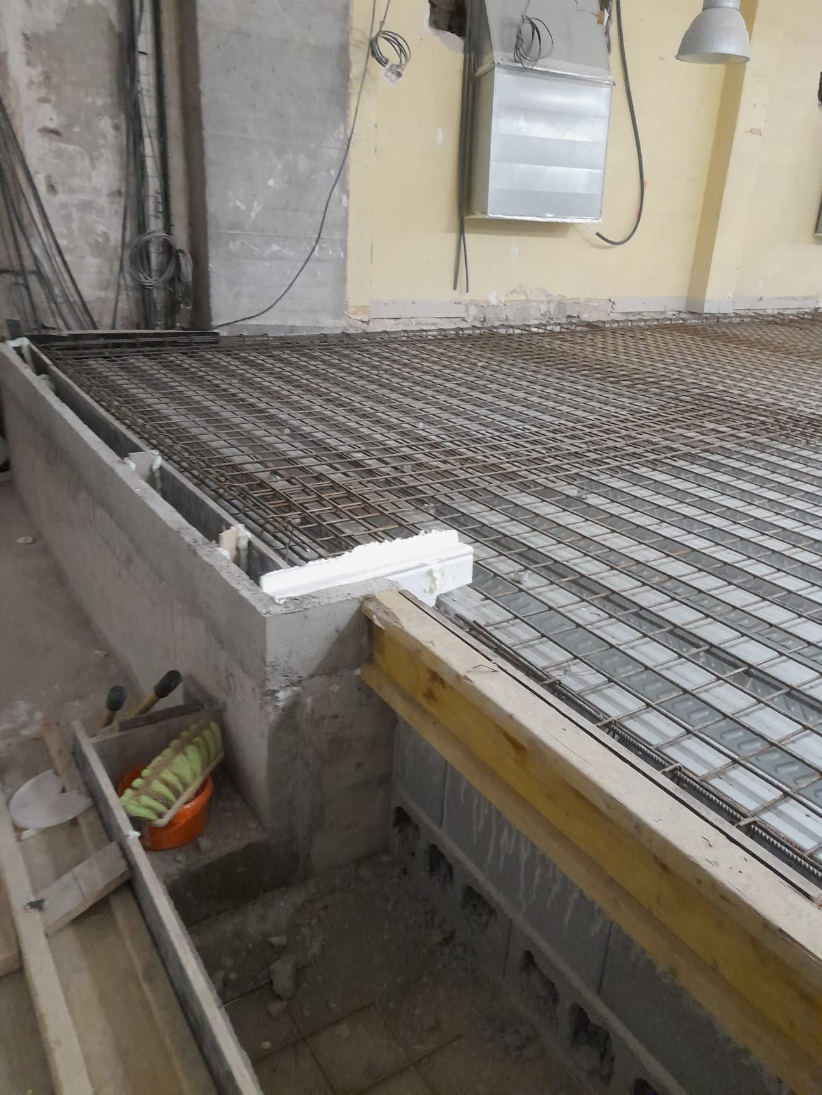 Création d’un plancher intérieur en structure métallique de type bac collaborant et béton armé à l’office de tourisme de Narbonne